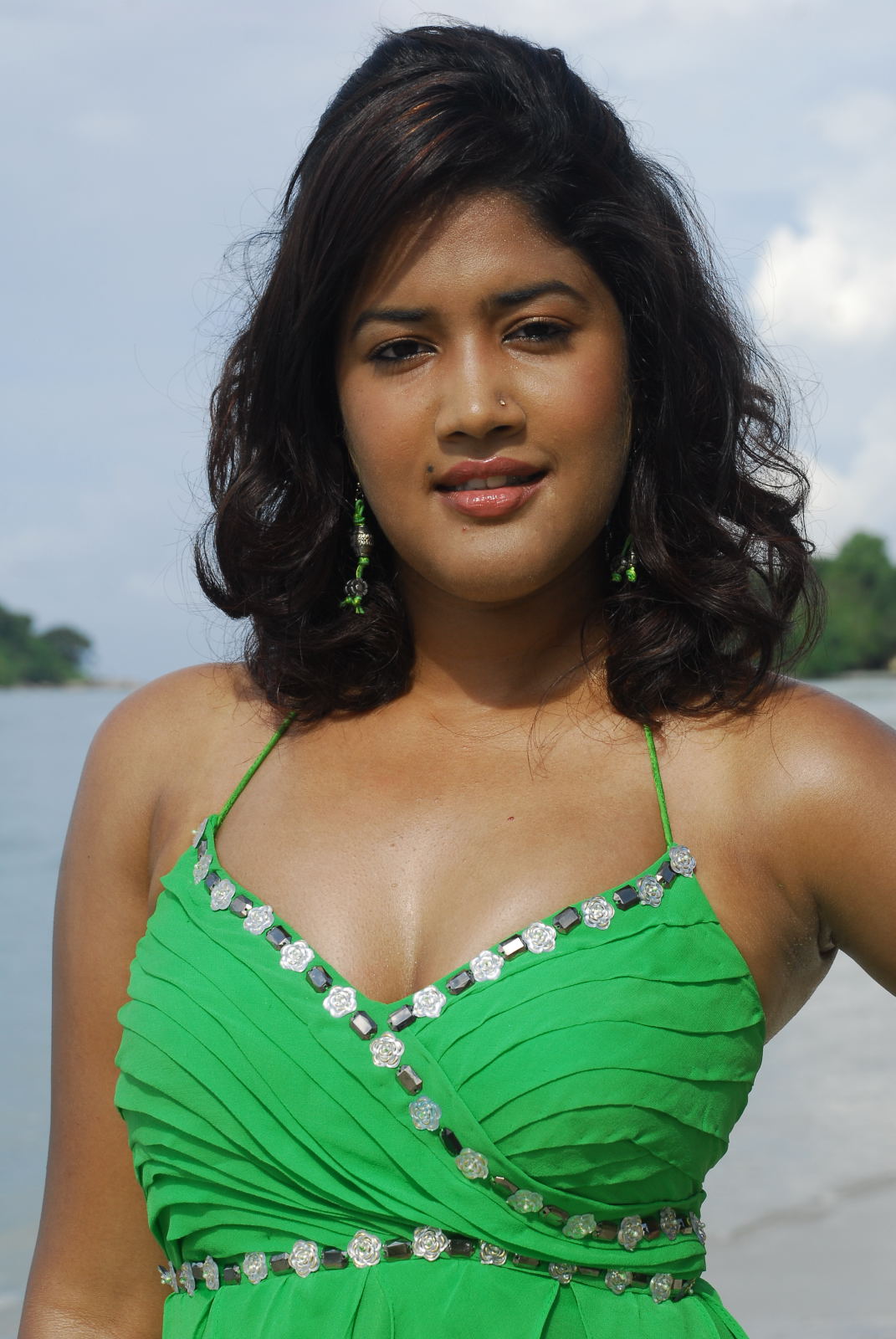 Soumya Bollapragada hot in green mini skirt pictures | Picture 67392